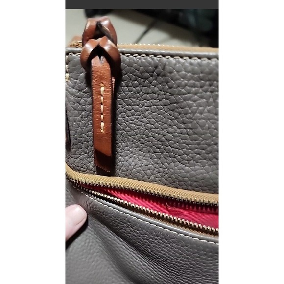Dooney & Bourke Pebble Grain Small Tassel Crossbody Shoulder Bag Taupe Excellent - Picture 7 of 10